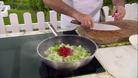 Rehoga las hortalizas y tritura Rehoga las hortalizas y tritura