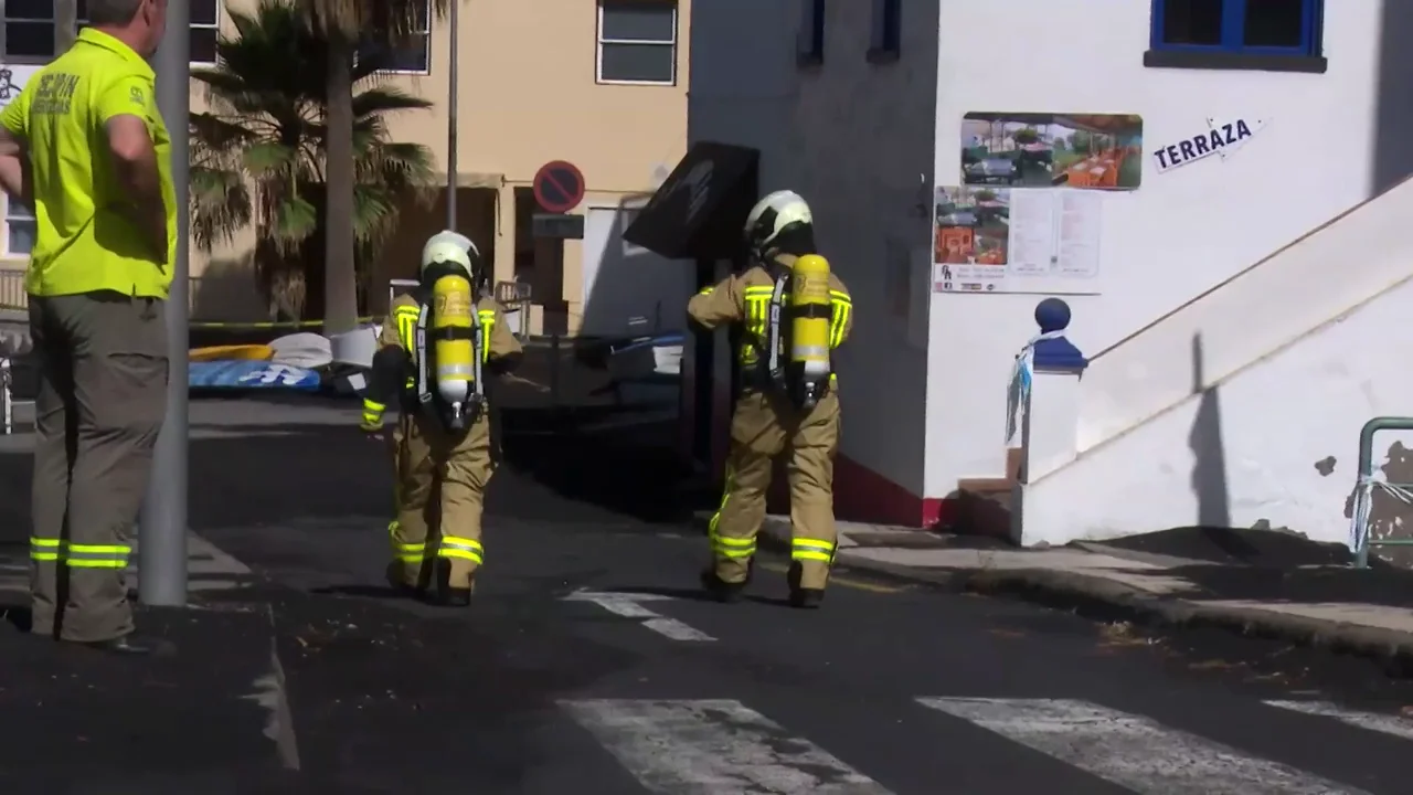 Más de 1.000 vecinos de Puerto Naos y La Bombilla continúan desalojados un año después de la erupción Más de 1.000 vecinos de Puerto Naos y La Bombilla continúan desalojados un año después de la erupción