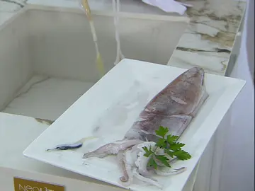 Cómo limpiar correctamente los calamares: Arguiñano nos enseña paso a paso Cómo limpiar correctamente los calamares: Arguiñano nos enseña paso a paso