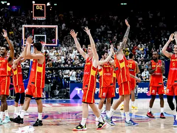 Lorenzo Brown empequeñece a Schroder y España se mete en la final del Eurobasket tras noquear a Alemania Lorenzo Brown empequeñece a Schroder y España se mete en la final del Eurobasket tras noquear a Alemania
