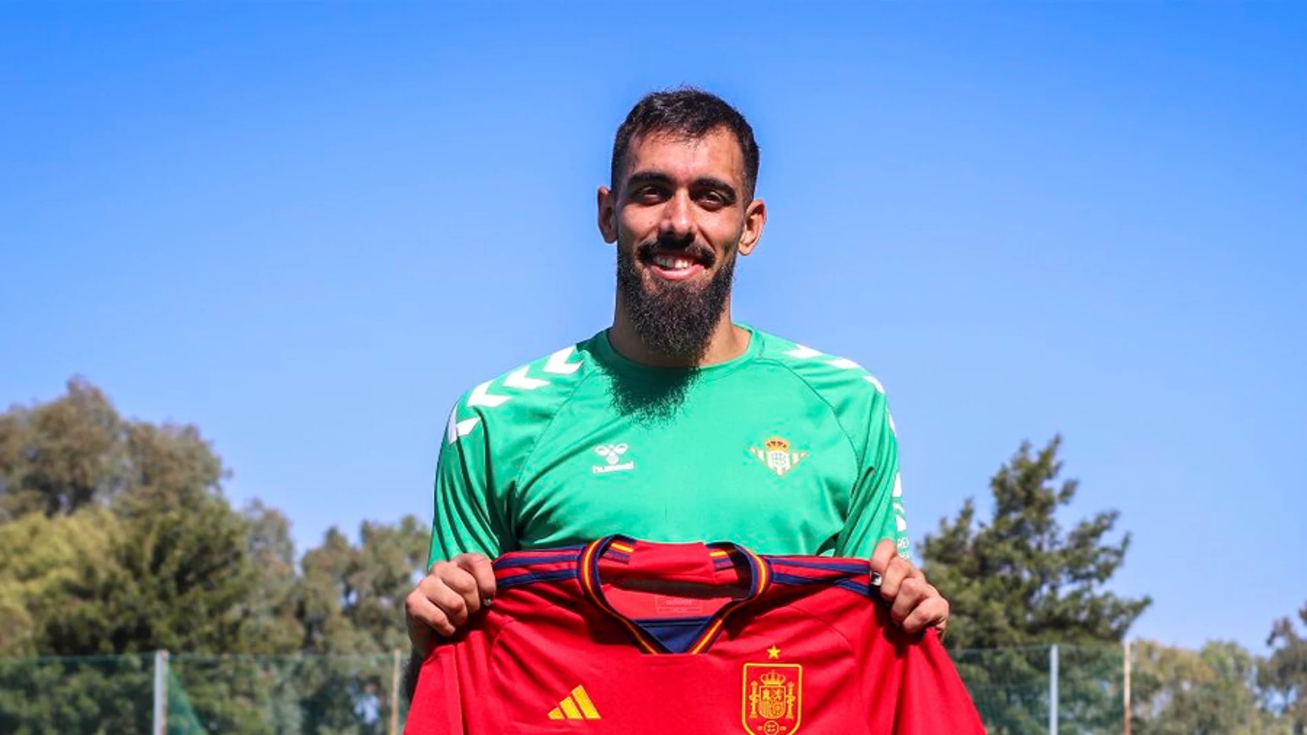 Borja Iglesias, con la camiseta de España