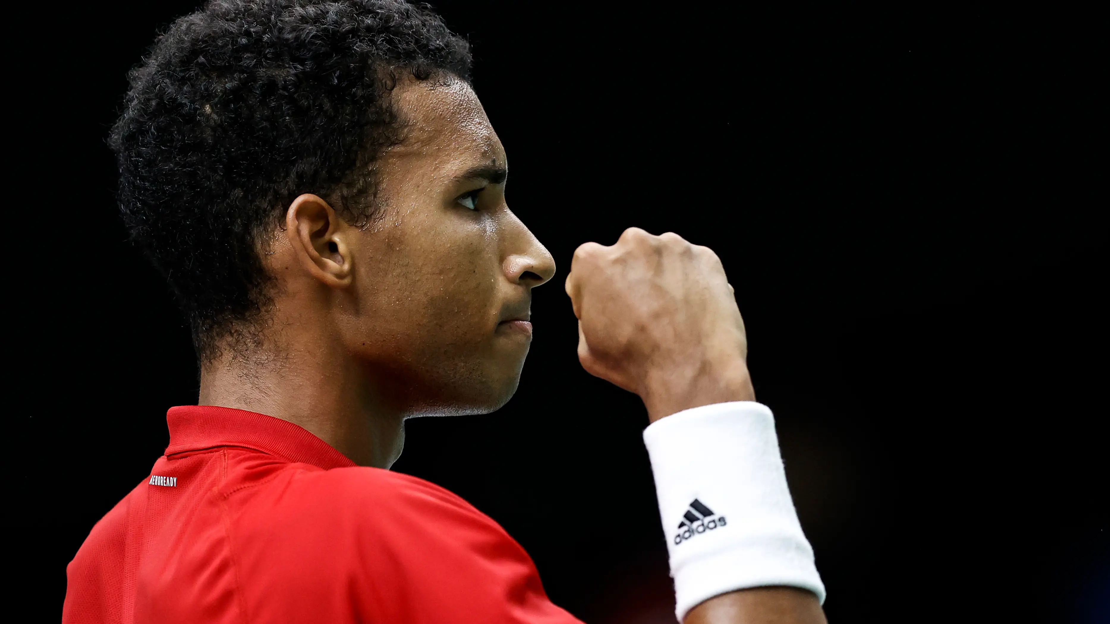 Aliassime frena a Alcaraz en Valencia y fuerza el tercer partido entre Espa&ntilde;a y Canad&aacute;