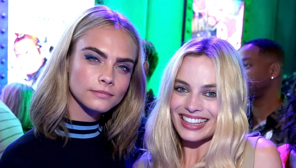 Cara Delevigne y Margot Robbie Cara Delevigne y Margot Robbie