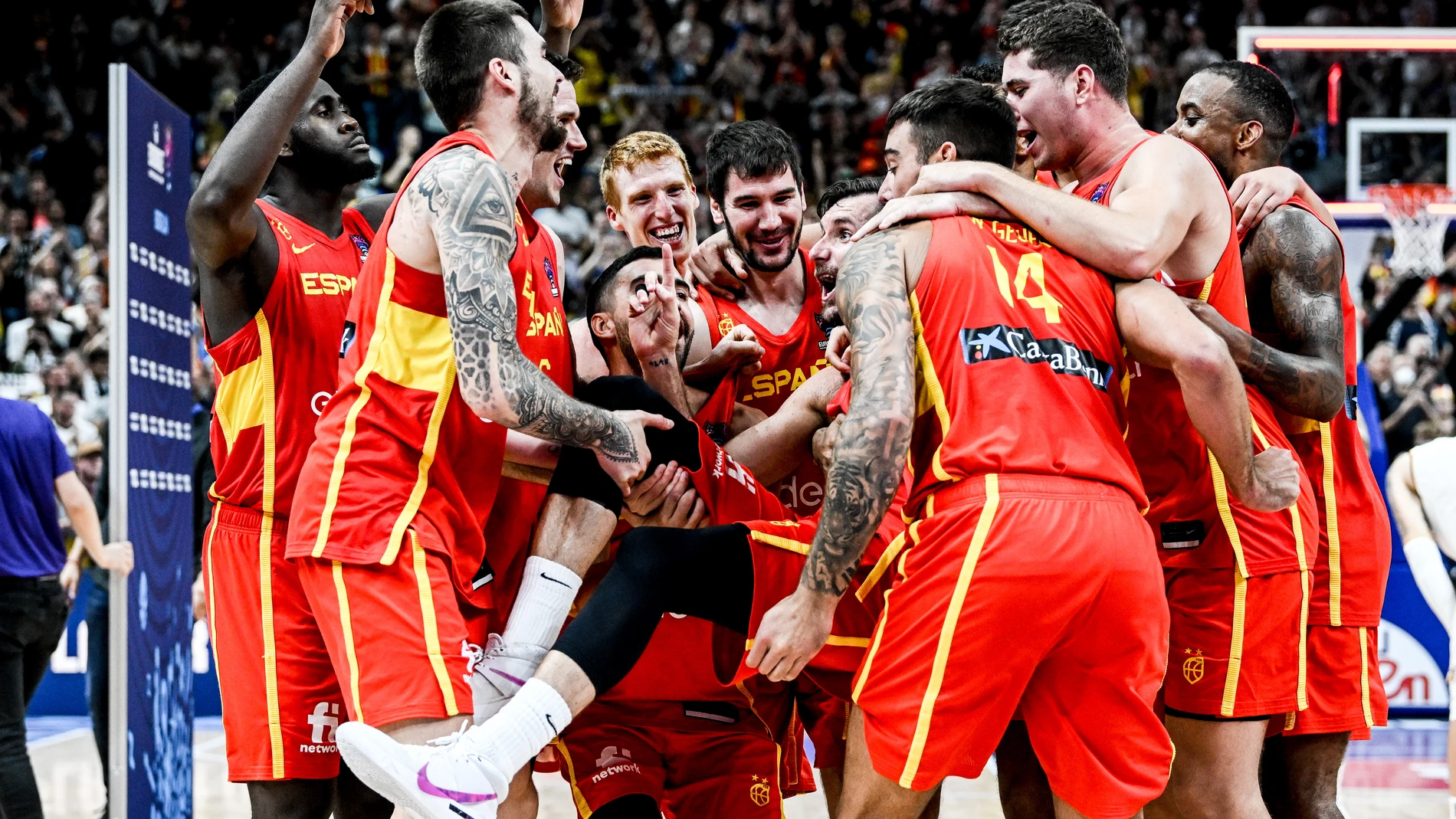 alucina con España: "En el baloncesto juegan 10 jugadores y al siempre gana
