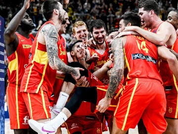 Deportes Antena 3 (17-09-22) La FIBA alucina con España: "En el baloncesto juegan 10 jugadores y al final siempre gana España"