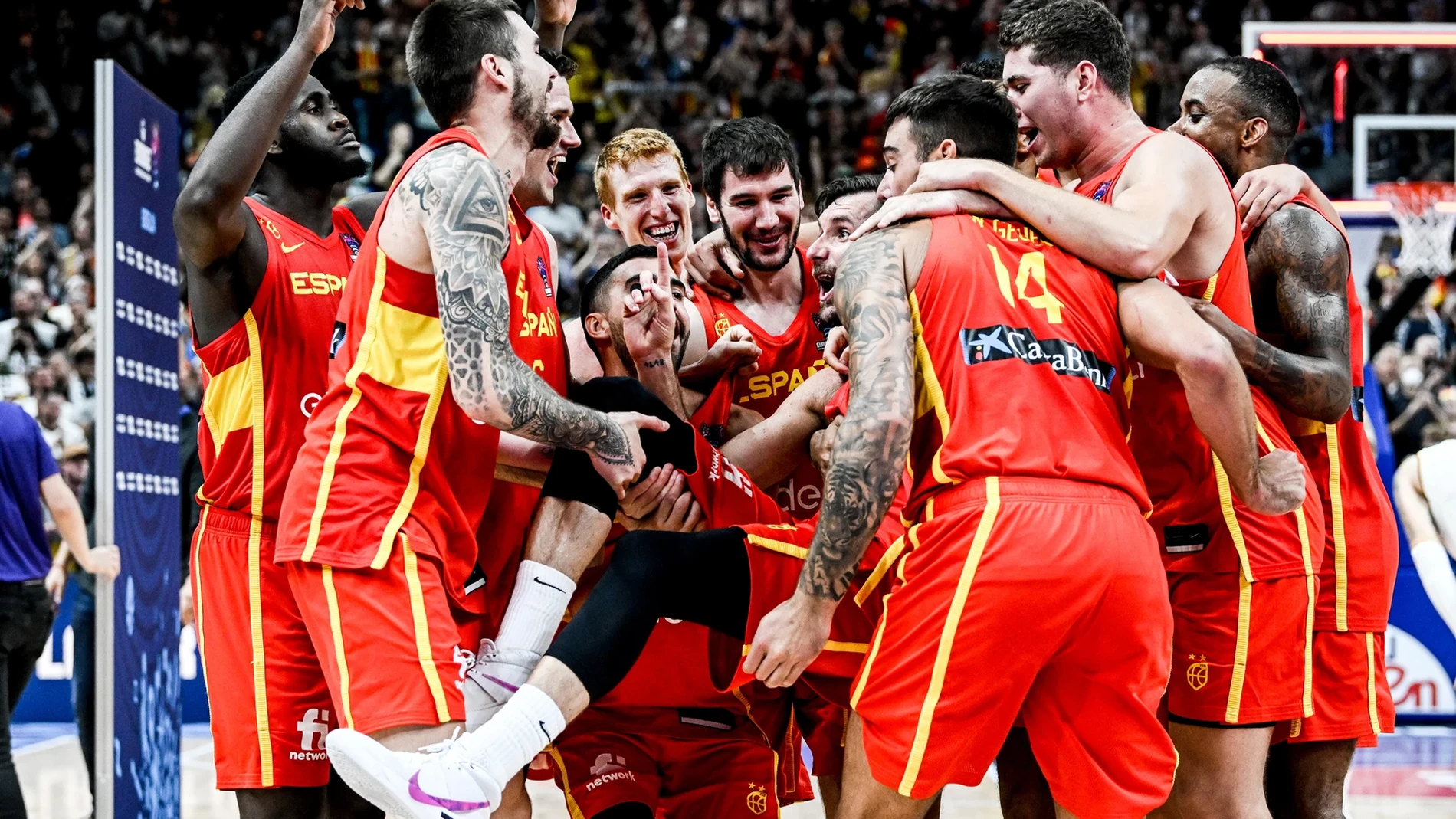 Deportes Antena 3 (17-09-22) La FIBA alucina con España: &quot;En el baloncesto juegan 10 jugadores y al final siempre gana España&quot;