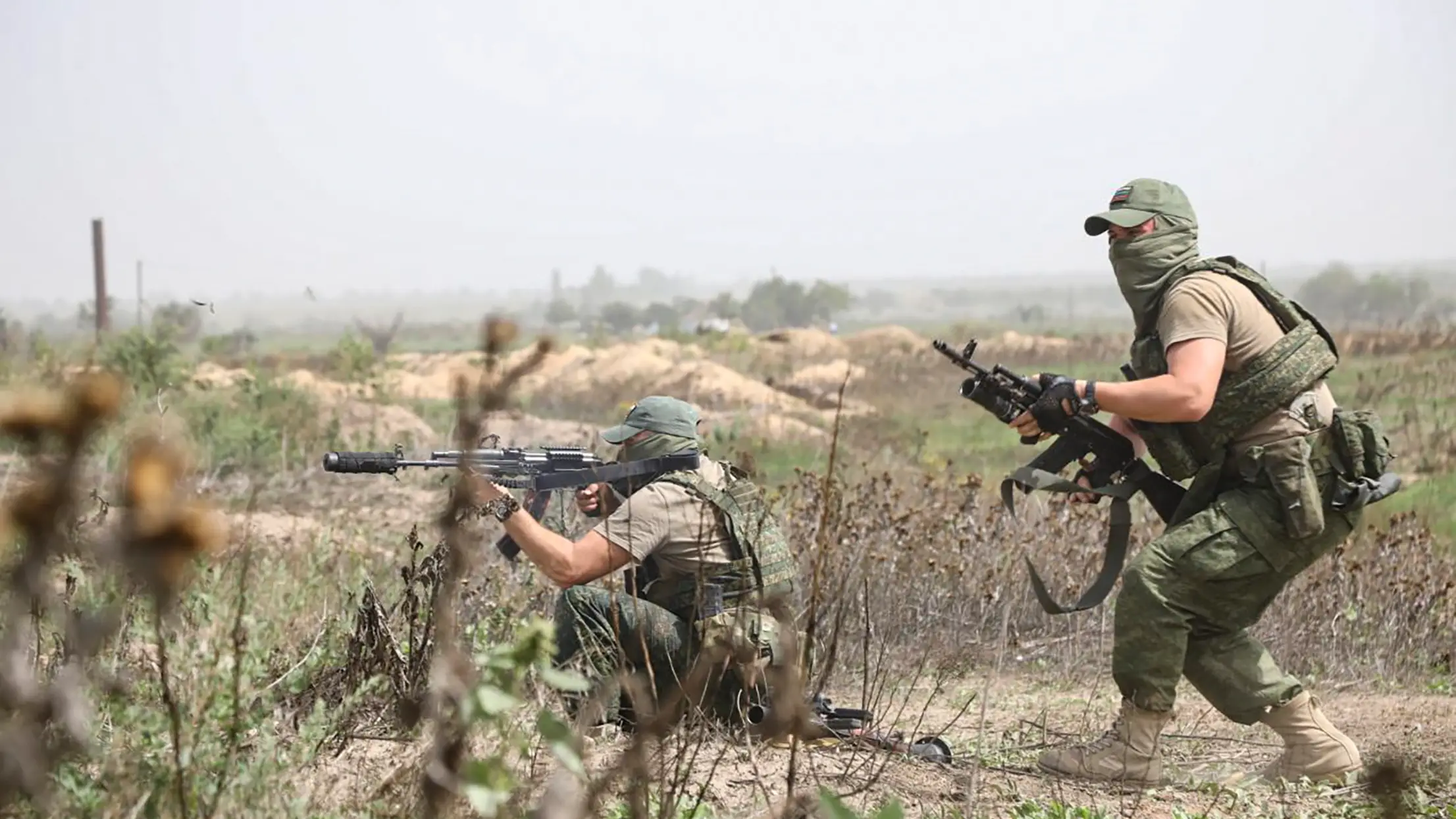 Soldados en la guerra en Ucrania Soldados en la guerra en Ucrania