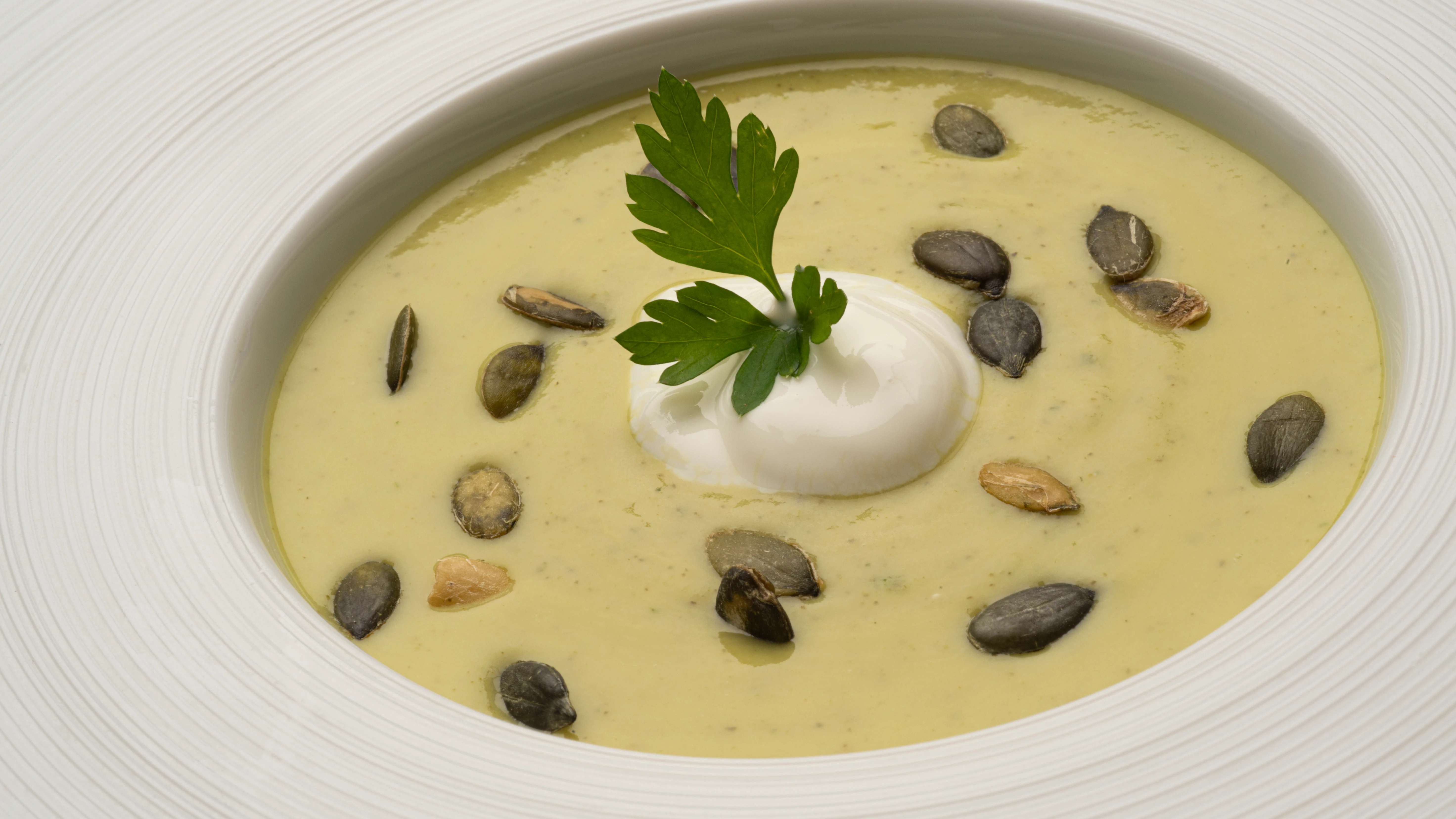 Sencillo, saludable y exquisito: la crema de calabacín con albahaca de Arguiñano Sencillo, saludable y exquisito: la crema de calabacín con albahaca de Arguiñano