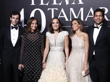 Tamara Falcó, Ana Boyer, Isabel Preysler, Íñigo Onieva y Fernando Verdasco Tamara Falcó, Ana Boyer, Isabel Preysler, Íñigo Onieva y Fernando Verdasco