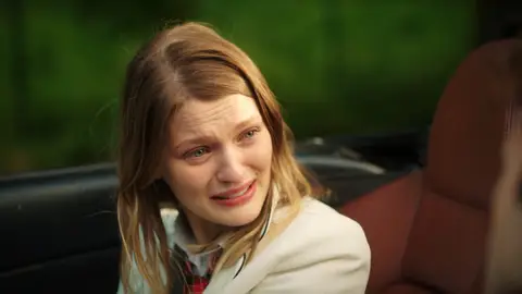 Harika, atemorizada ante la proposición de Tolga: “Parece que tienes frío, podemos calentarnos en mi casa" Harika, atemorizada ante la proposición de Tolga: “Parece que tienes frío, podemos calentarnos en mi casa"