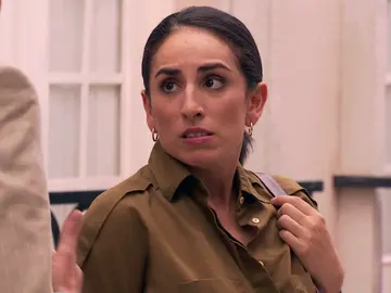 Oliver no cesa en su intento por conquistar a Carballo pese a sus continuas negativas Oliver no cesa en su intento por conquistar a Carballo pese a sus continuas negativas