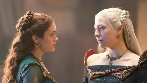 Olivia Cooke y Emma D'Arcy como Alicent y Rhaenyra en 'La Casa del Dragón' 