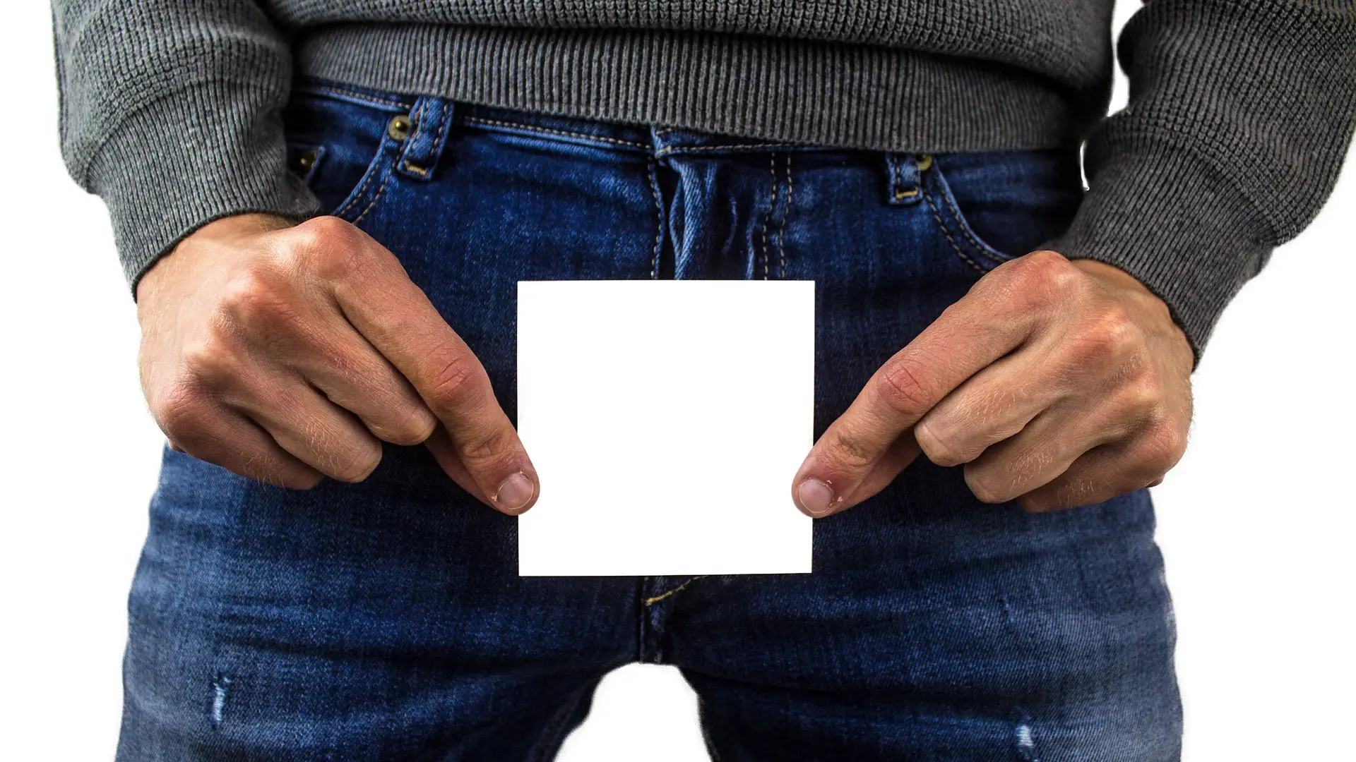 Un joven tapándose sus partes íntimas Un joven tapándose sus partes íntimas