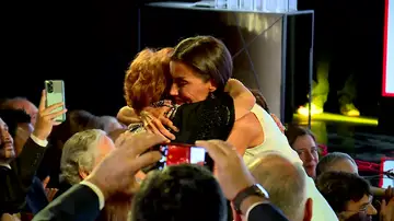 El abrazo de la reina Letizia a Marujita El abrazo de la reina Letizia a Marujita