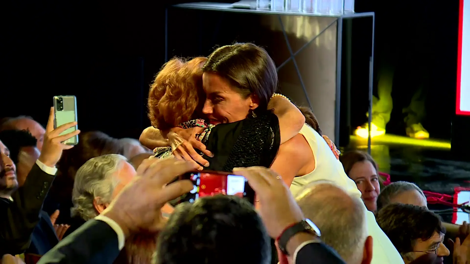 El abrazo de la reina Letizia a Marujita El abrazo de la reina Letizia a Marujita