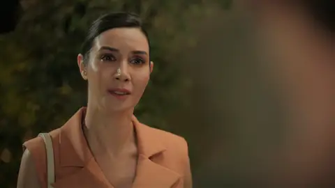 Suzan, desolada al descubrir el engaño de su hija: "Perdóname, Ömer" Suzan, desolada al descubrir el engaño de su hija: "Perdóname, Ömer"