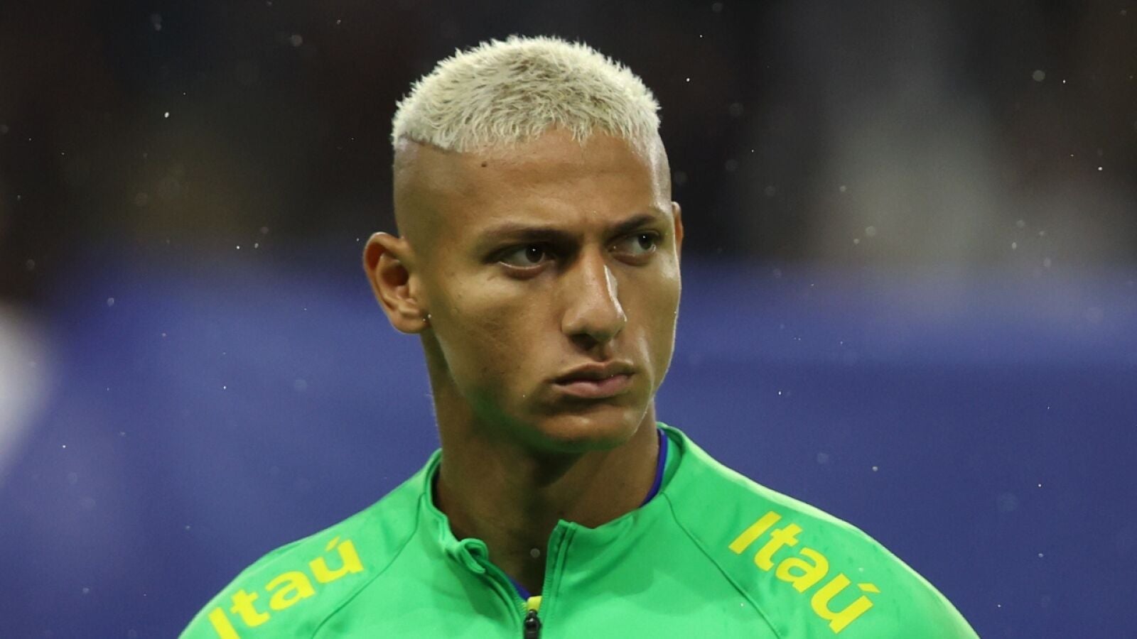 Lanzan varios plátanos al brasileño Richarlison en la celebración de un gol en París