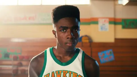 Caleb McLaughlin como Lucas en 'Stranger Things' Caleb McLaughlin como Lucas en 'Stranger Things'