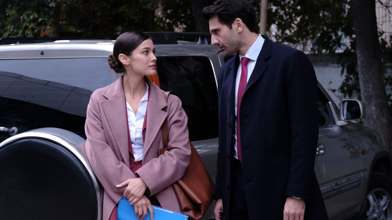 Descubrimos a Kaan Urgancıoğlu y Pinar Deniz, los protagonistas de ...