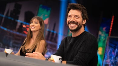 Álvaro Morte cuenta su experiencia conduciendo al borde de un precipicio: 