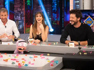 El juego que destapa los secretos de Álvaro Morte y China Suarez: "Me gusta ver vídeos de partos de elefantes" Los actores se han abierto en este juego de Trancas y Barrancas
