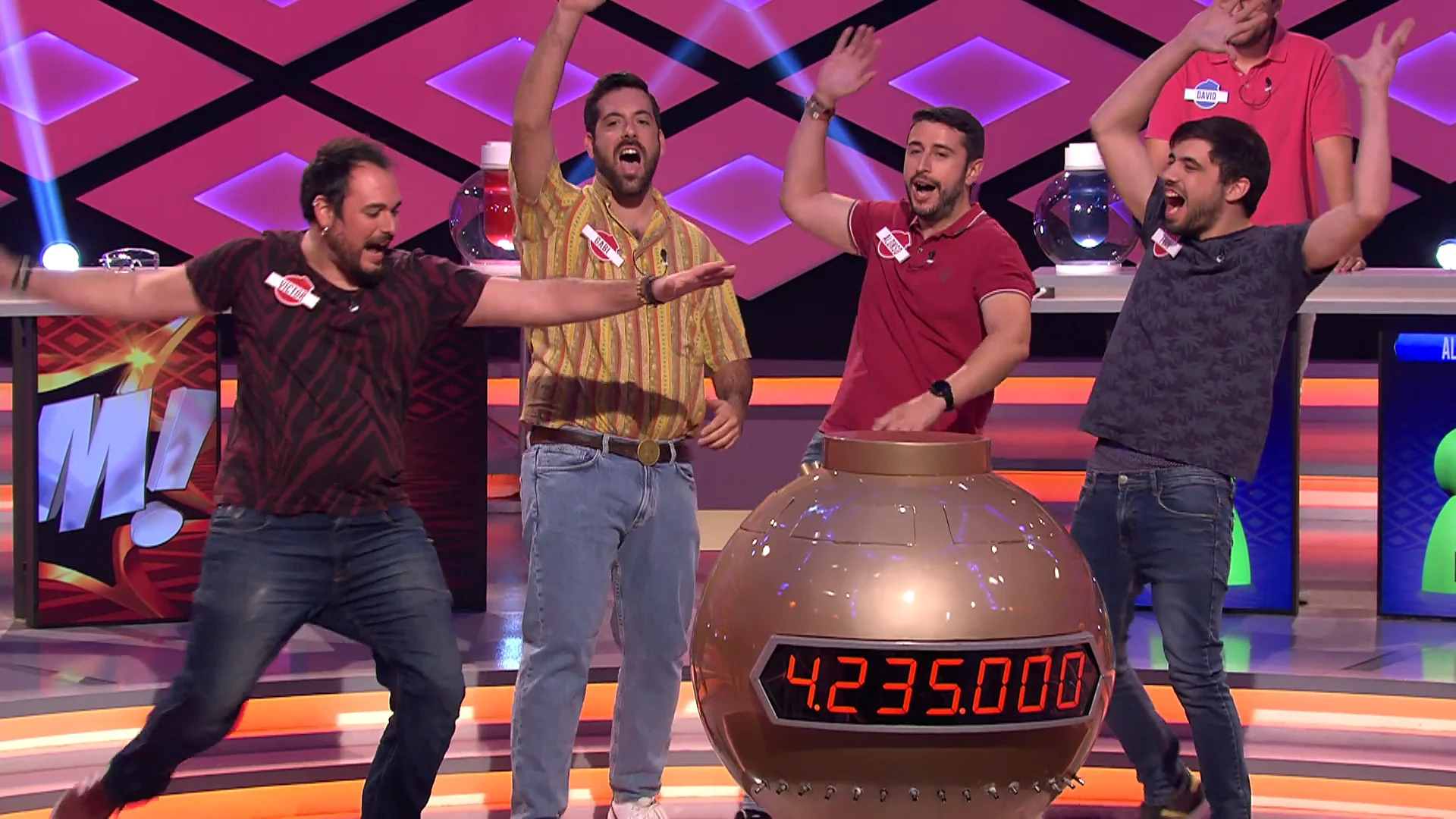 El incre&iacute;ble motivo por el que quieren el dinero &lsquo;&iquest;Por qu&eacute; no de ca&ntilde;as?&rsquo;&hellip; &iexcl;Para comprar un pueblo!