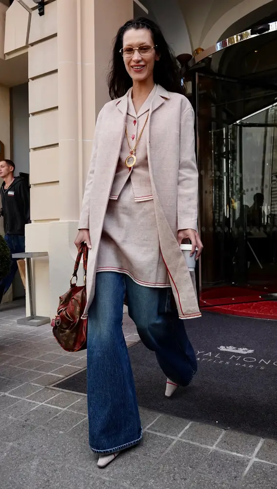 Bella Hadid tras participar en la Paris Fashion Week 