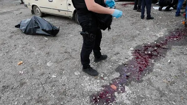 Sangre en el suelo de Zaporiyia tras la matanza Sangre en el suelo de Zaporiyia tras la matanza