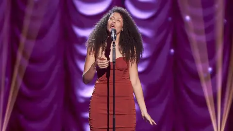 Tayra Taylor, un emocionante pleno en el último segundo tras versionar a Ariana Grande en ‘La Voz’ Tayra Taylor, un emocionante pleno en el último segundo tras versionar a Ariana Grande en ‘La Voz’