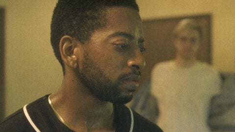 Shaun Brown como Tracy Edwards en la serie de Jeff Dahmer