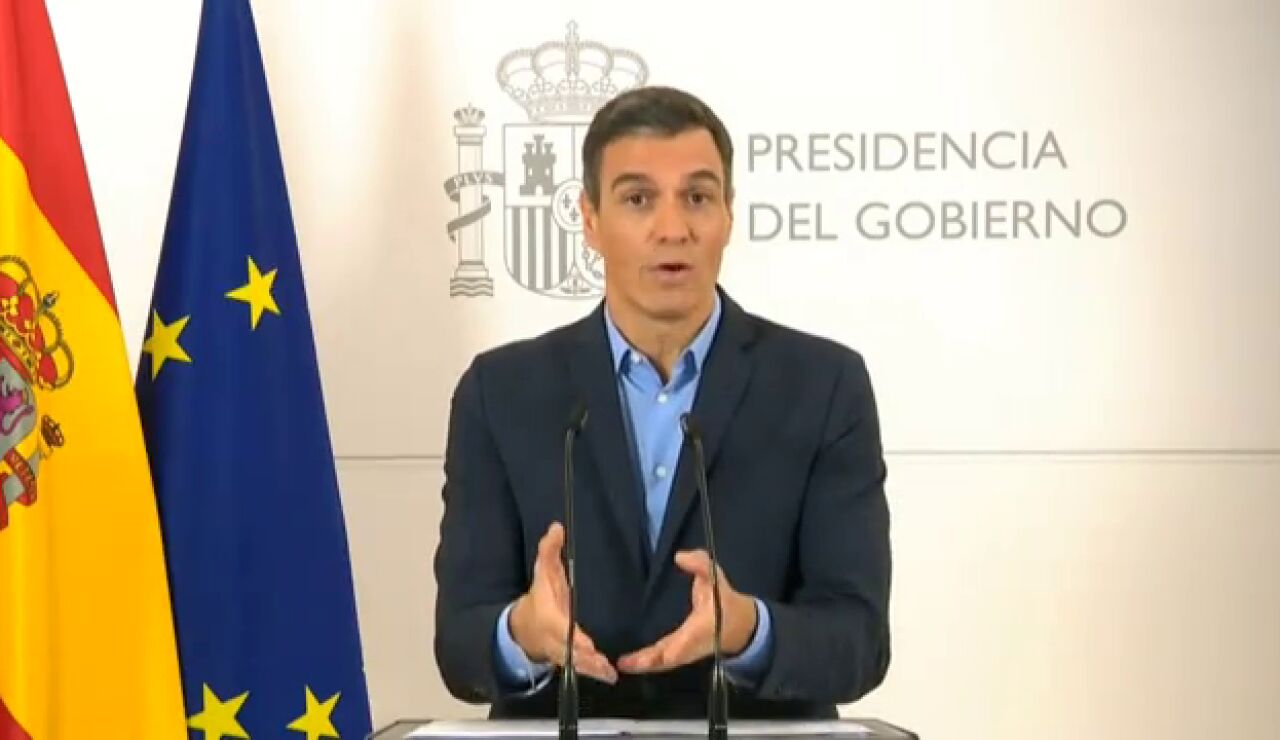 Pedro Sánchez defiende que "los que más tienen, aporten más"  frente a los "brujos" de la deflactación