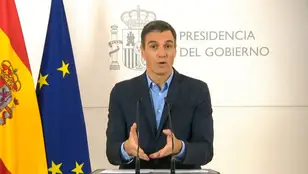 Pedro Sánchez defiende que "los que más tienen, aporten más"  frente a los "brujos" de la deflactación