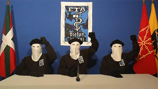 Momento en el que ETA anuncia el cese definitivo de su actividad armada, el 20 de octubre de 2011 Momento en el que ETA anuncia el cese definitivo de su actividad armada, el 20 de octubre de 2011