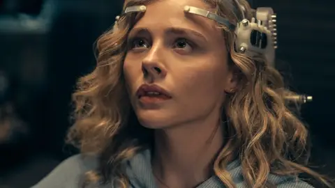 Chloë Grace Moretz en 'The Peripheral' Chloë Grace Moretz en 'The Peripheral'