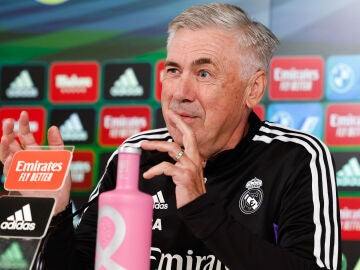 Ancelotti: "Benzema está muy bien, volveremos a ver a ese jugador espectacular"