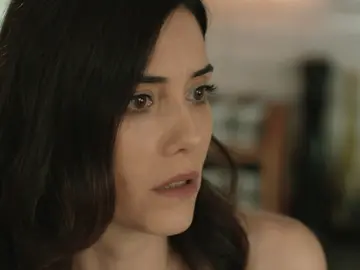 Asya le cuenta a Volkan que tuvo un aborto cuando él le estaba siendo infiel con Derin: "Fue otra de las heridas que me hiciste" Asya le cuenta a Volkan que tuvo un aborto cuando él le estaba siendo infiel con Derin: "Fue otra de las heridas que me hiciste"