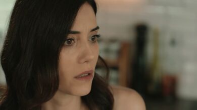 Asya le cuenta a Volkan que tuvo un aborto cuando él le estaba siendo infiel con Derin: 