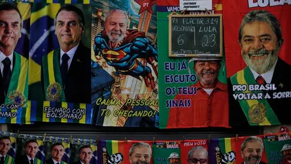Toallas con los rostros de Lula da Silva y Jair Bolsonaro en Brasil Toallas con los rostros de Lula da Silva y Jair Bolsonaro en Brasil