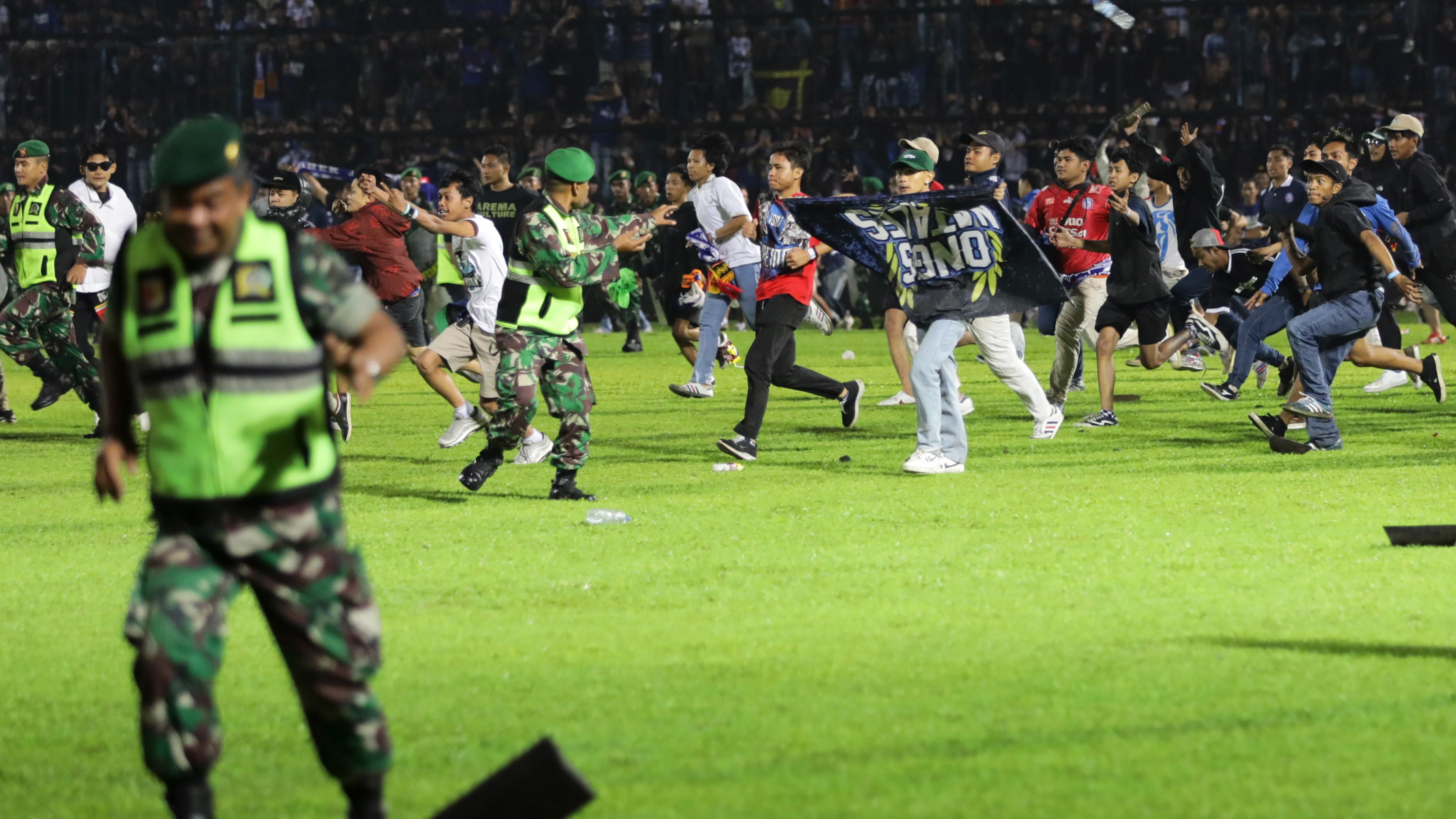 Javier Roca, t&eacute;cnico del Arema indonesio: "En nuestras manos murieron 4 aficionados"