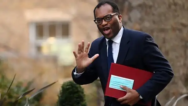 El ministro de Finanzas de Reino Unido, Kwasi Kwarteng