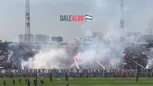 Una grada con centenares de personas se derrumba en un partido de fútbol en Chile
