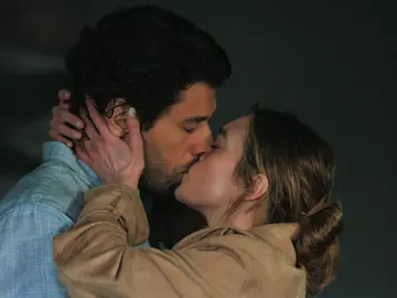 ¡Derin pierde el control y se acuesta con Onur! ¡Derin pierde el control y se acuesta con Onur!