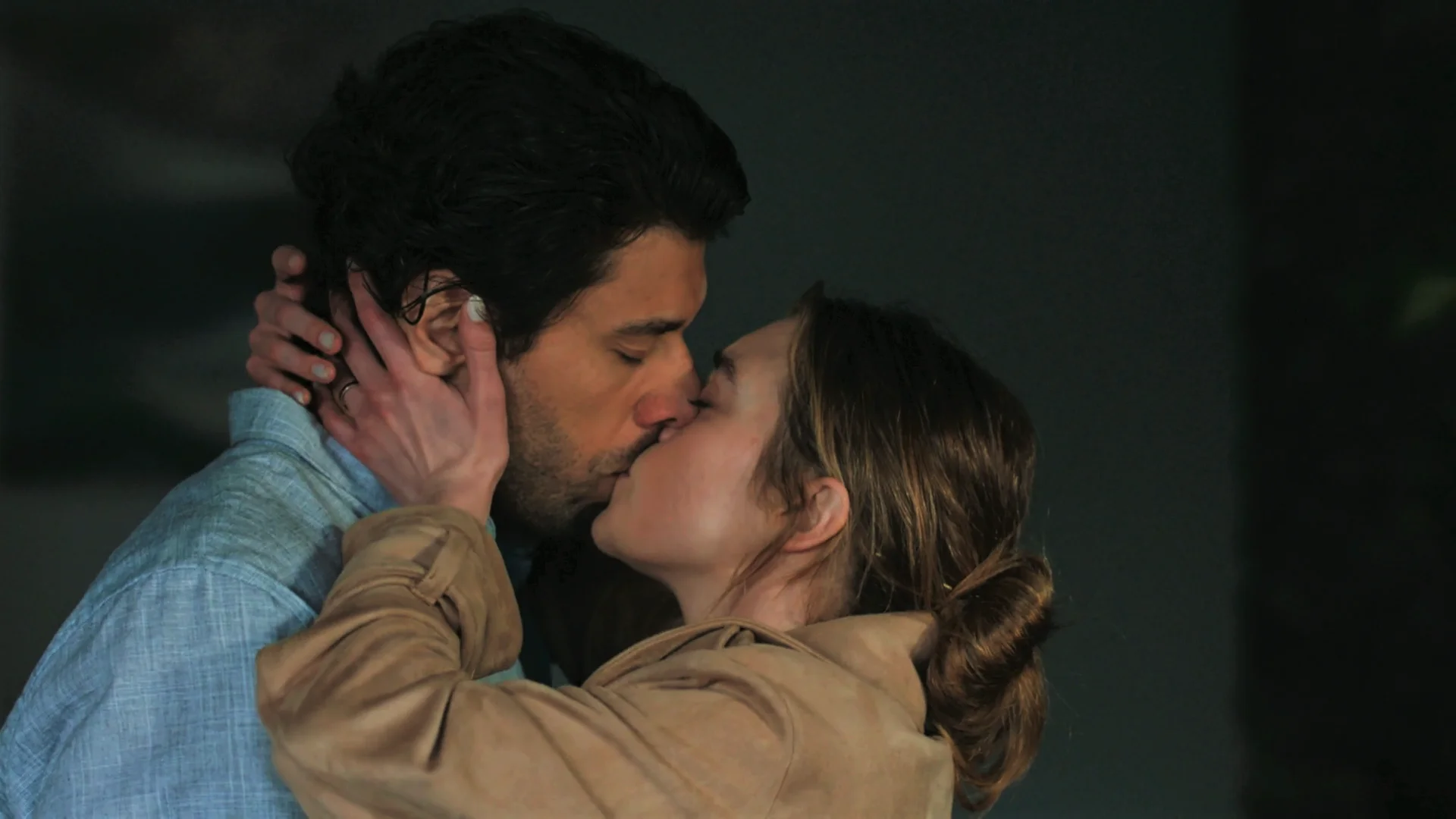 ¡Derin pierde el control y se acuesta con Onur! ¡Derin pierde el control y se acuesta con Onur!
