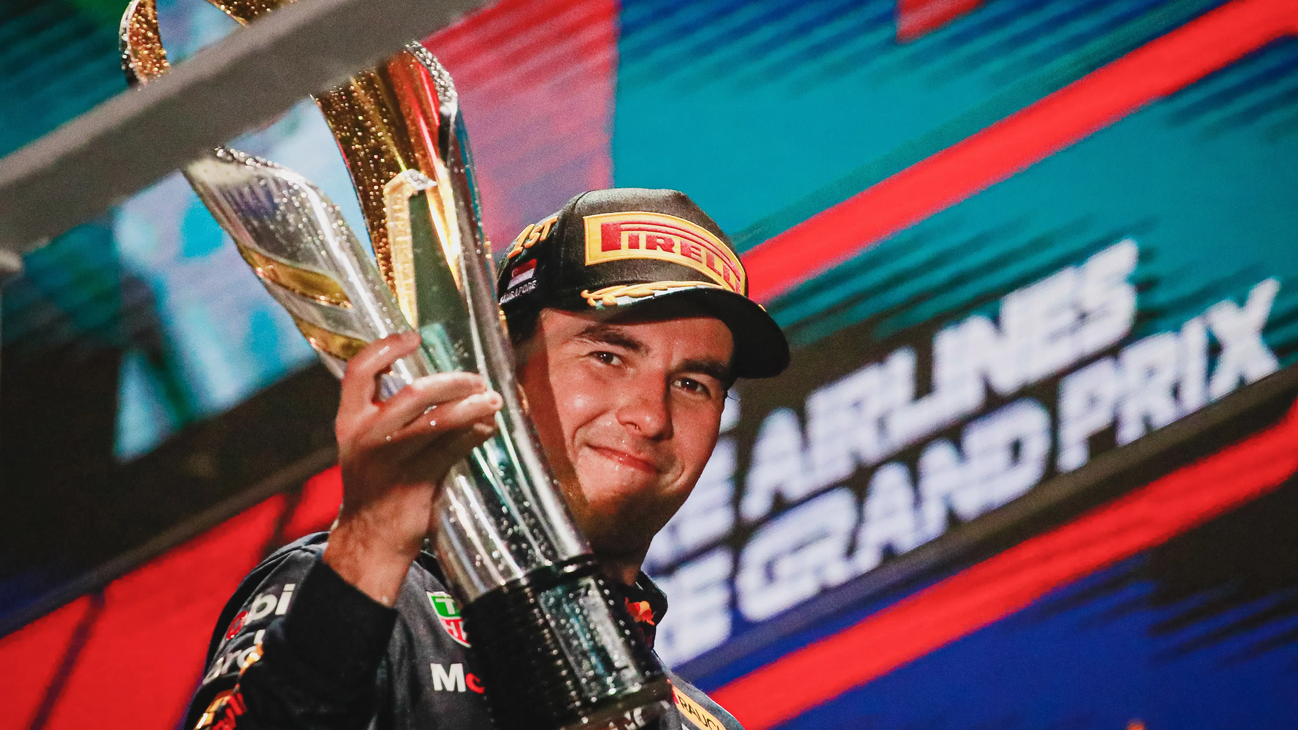 Pérez desespera a Leclerc y gana en Singapur con Sainz 3º, Alonso abandonó en otro desastre de Alpine Pérez desespera a Leclerc y gana en Singapur con Sainz 3º, Alonso abandonó en otro desastre de Alpine