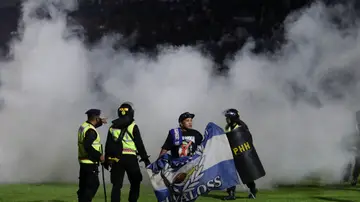 Disturbios en un partido de fútbol en Indonesia Disturbios en un partido de fútbol en Indonesia