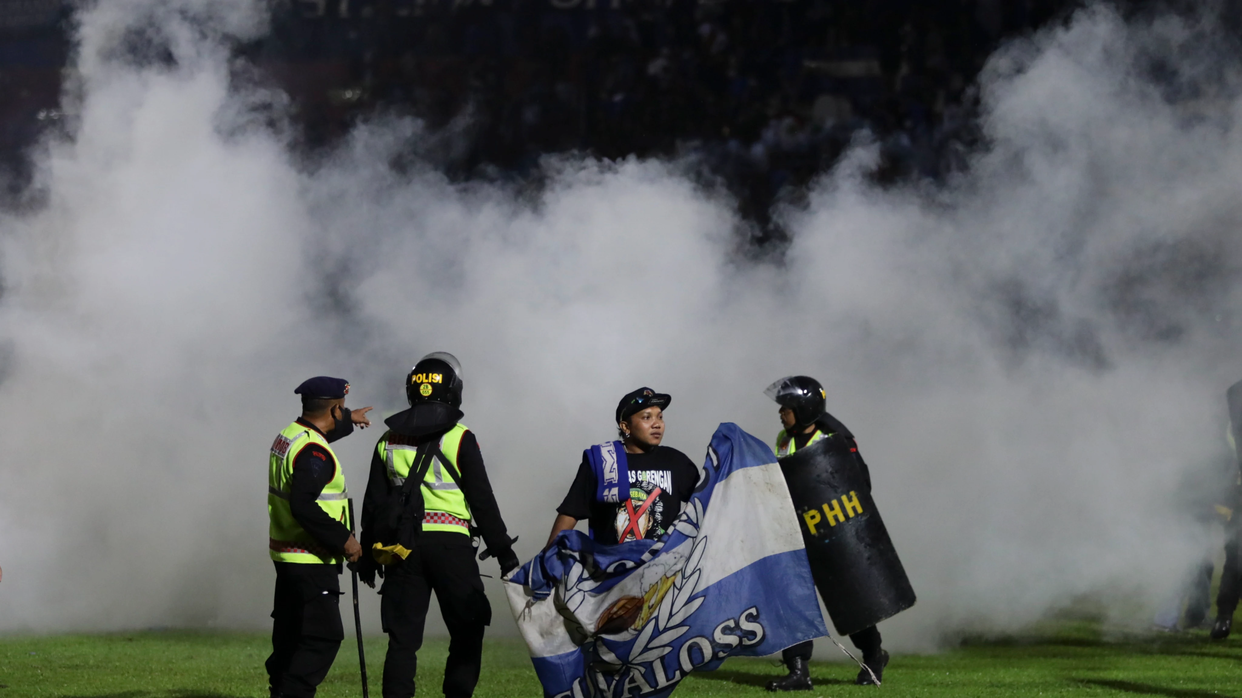 Disturbios en un partido de fútbol en Indonesia Disturbios en un partido de fútbol en Indonesia