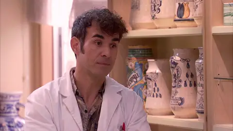 Hugo, a punto de confesar a Rocío su duro pasado Hugo, a punto de confesar a Rocío su duro pasado