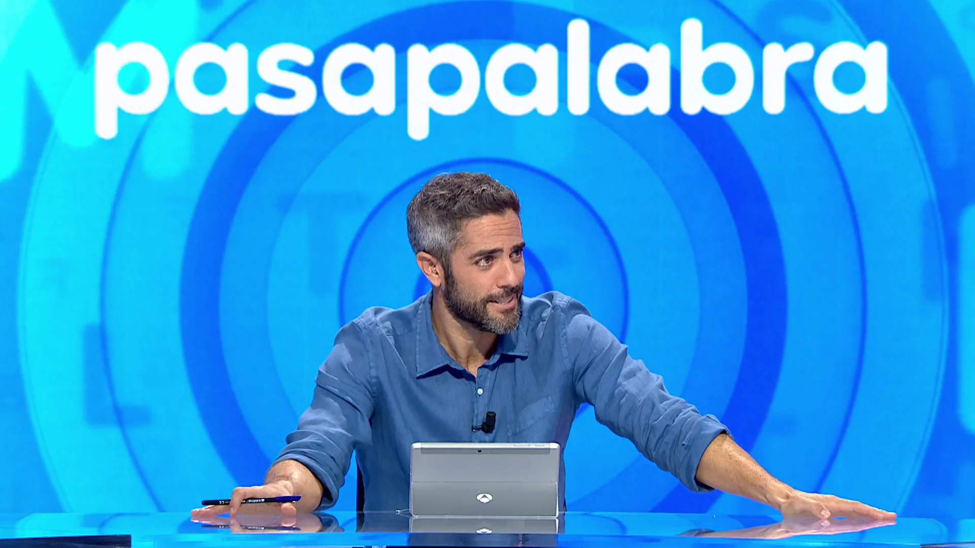 El troleo de Roberto Leal a Aura Garrido por su timidez en ‘La Pista’ El troleo de Roberto Leal a Aura Garrido por su timidez en ‘La Pista’