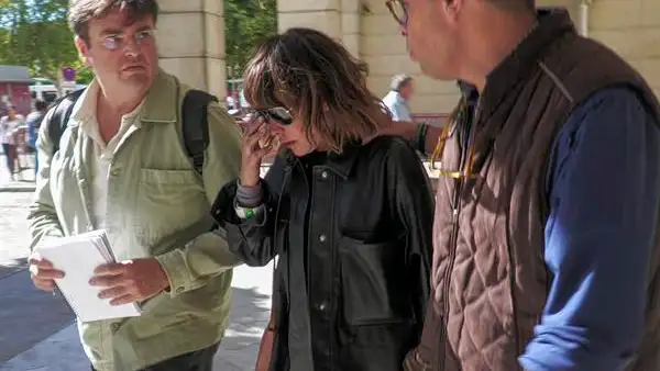 La actriz Mar&iacute;a Le&oacute;n, a su salida del juzgado en Sevilla