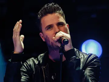 Dani Martín durante una actuación Dani Martín durante una actuación